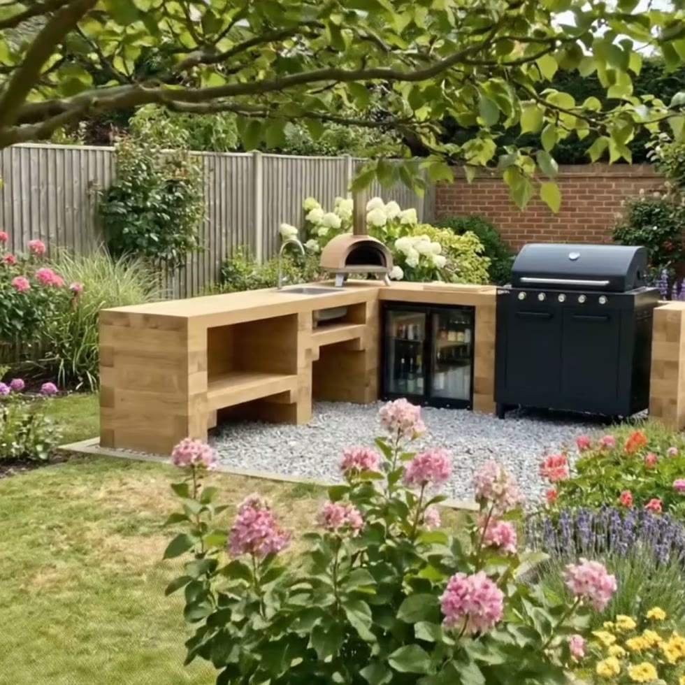 Outdoor-Küche aus Holz / 2,325 x 2,25 x 0,65 m