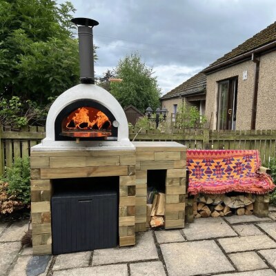 Tisch für Outdoor-Pizzaofen mit Stauraum & Sitzbank / 2,7 x 0,9 x 0,95 m