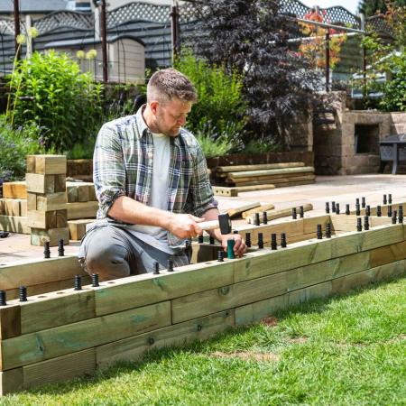 So bauen Sie ein WoodBlocX-Hochbeet